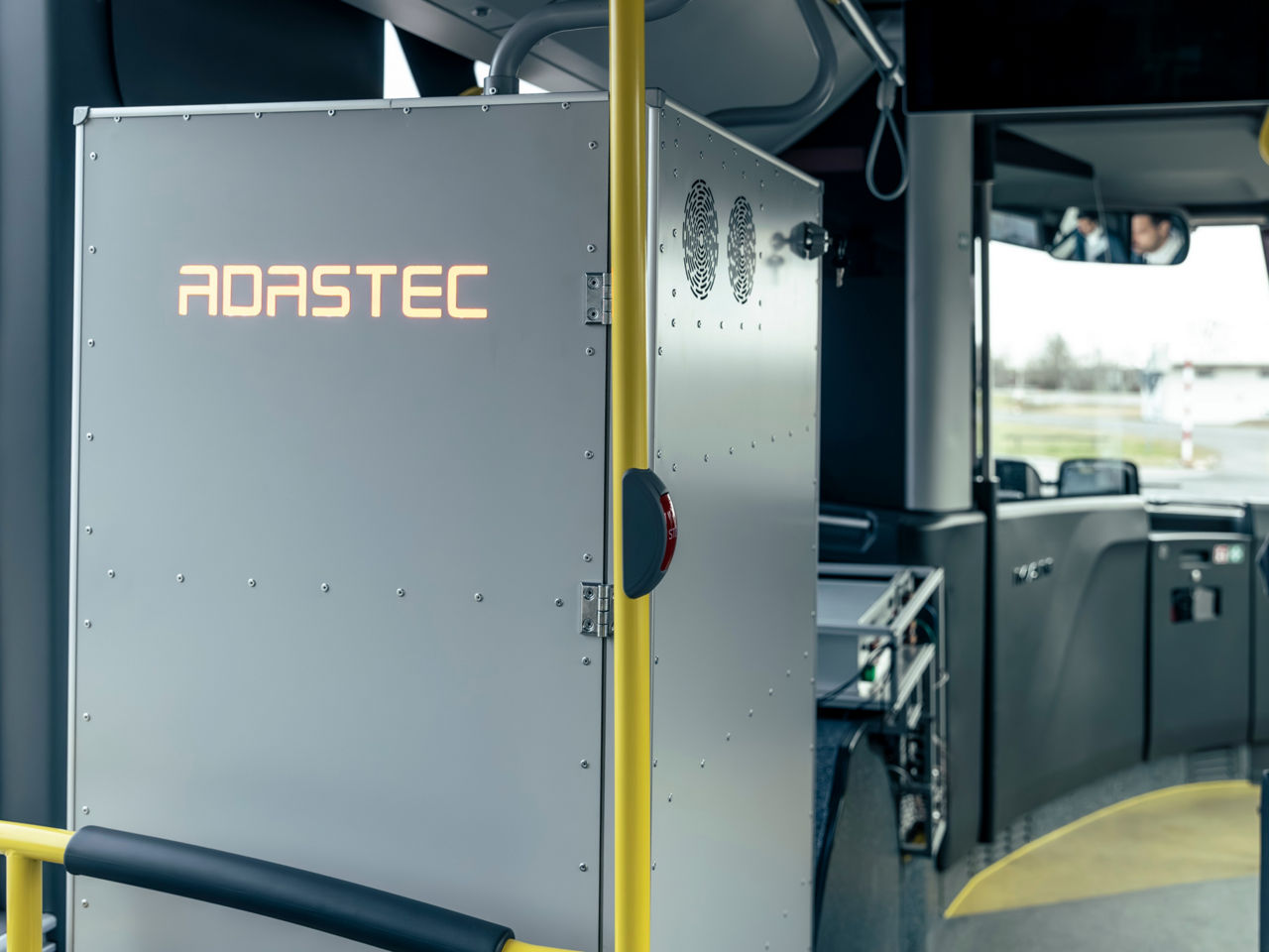 Das digitale Gehirn des Busses: Die Fahrsoftware von ADASTEC steuert den eBus auf SAE-Level 4.